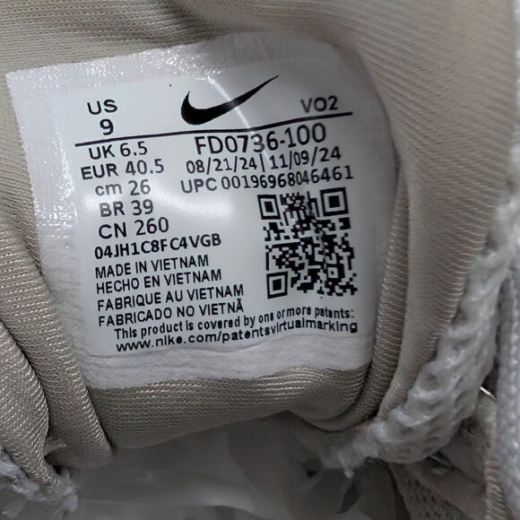 Nike V2K Run Women's Running Shoes Sneakers Reflective Accents White Silver 9 - Picture 4 of 8